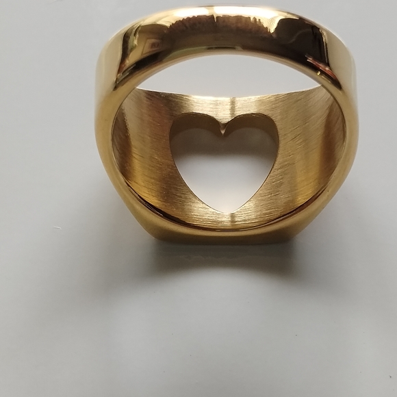 Retro Hearts Shape Hollow Out Wide Band Ring. - Picture 3 of 6